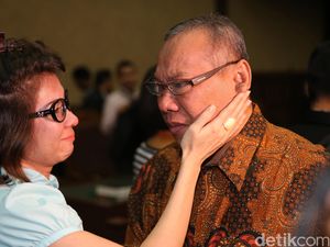 Penyuap Panitera PN Jakpus Akhirnya Menangis Usai Dengarkan Dakwaan