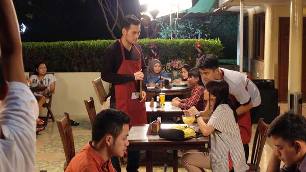 Yuk, Intip Proses Syuting Film Sabtu Bersama Bapak Yuk, Intip Proses Syuting Film Sabtu Bersama Bapak