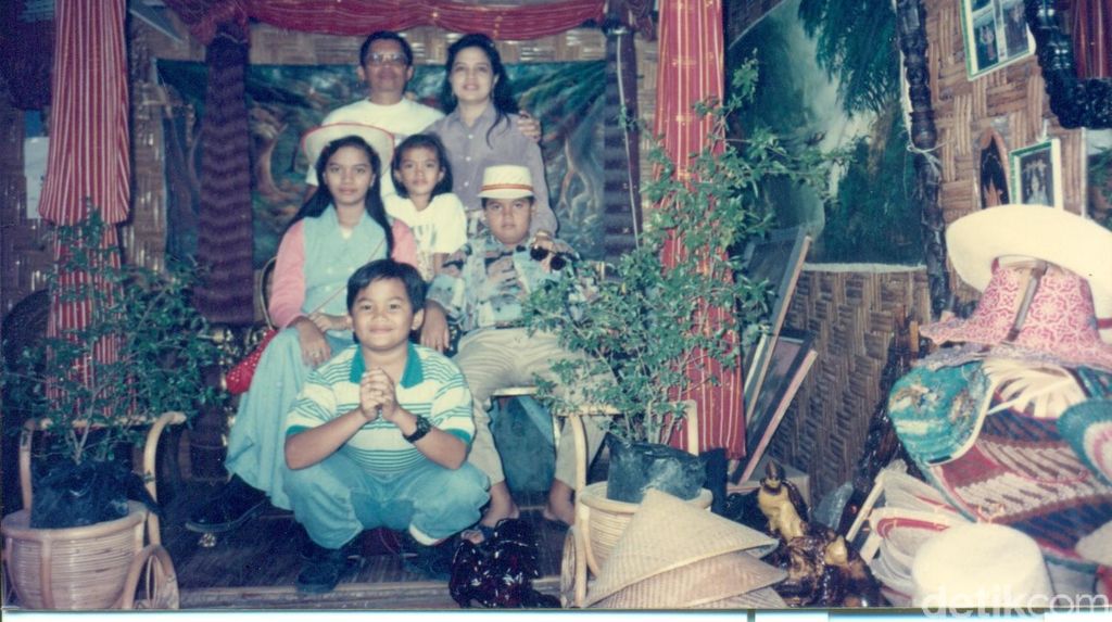Meski Usil, Teuku Wisnu Kecil Tetap Juara Kelas di Sekolah