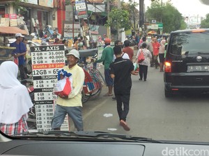Saat Mobil Jokowi Berhenti Mendadak Karena Tukang Becak