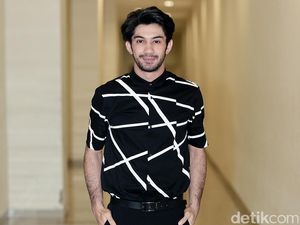 Reza Rahadian Kesal Rudy Habibie Dibajak