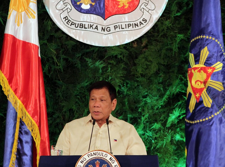 Disambut Menkum Yasonna, Presiden Filipina Duterte Tiba di Indonesia Disambut Menkum Yasonna, Presiden Filipina Duterte Tiba di Indonesia