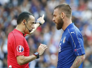 Tim Dokter Italia Belum Menyerah Terkait Kondisi De Rossi