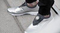 Model sepatu BMW-Puma, menggunakan desain dari DISC serta material mobil konsep GINA yang menjadikan lebih fleksibel, ergonomis, dan ringan.