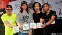 Ada 15 lagu lama yang masuk dalam album D.O.A alias Doa Orang Alim tersebut.