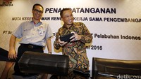 Semen Indonesia Persero (Tbk) dan PT Pelabuhan Indonesia I (Persero) menandatangani nota kesepahaman tentang Rencana Kerja Sama Pengembangan Bisnis.