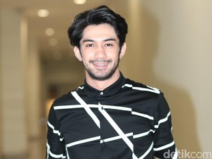 Solo dan Yogyakarta Berikan Pengalaman Menyenangkan untuk Reza Rahadian