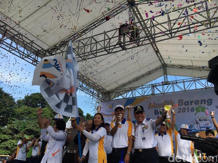 Rini Soemarno Lepas 93.000 Pemudik di JCC