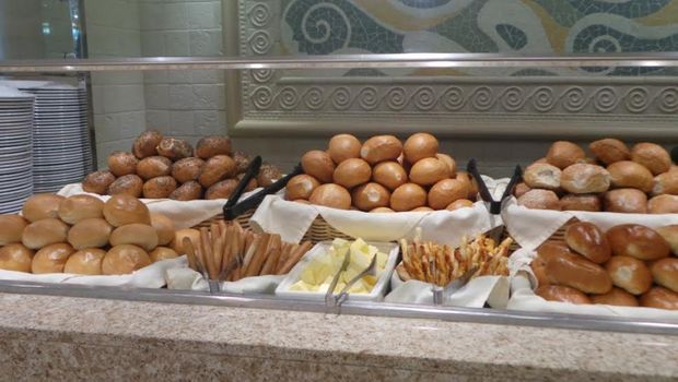 menu makanan di kapal pesiar Diamond Princess
