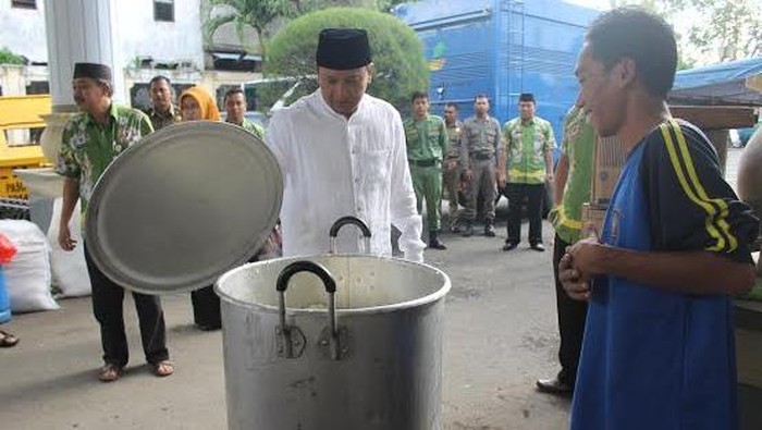Bupati Perintahkan Dinas Sosial Kirim Sembako ke Korban Banjir