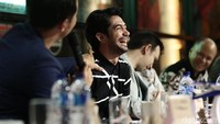 Meski lelah, Reza terlihat sangat bersemangat.