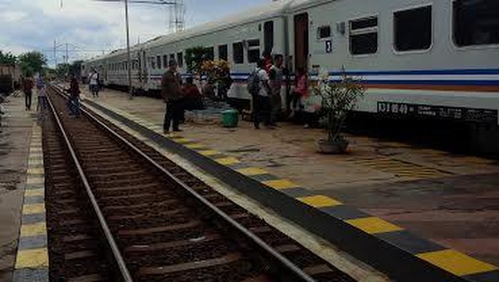 Tiket ribuan penumpang di Stasiun Probolinggo Kota dikembalikan