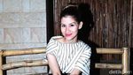 Millane Fernandez Cantik dengan Dress Lurik