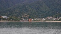 Selain Hiroshima Peace Memorial Park, Pulau Miyajima juga menarik dikunjungi saat traveling di Hiroshima, Jepang. Miyajima bisa dicapai dengan naik ferry sekitar 10 menit dari Pelabuhan Miyajimagushi (Kurnia/detikTravel)