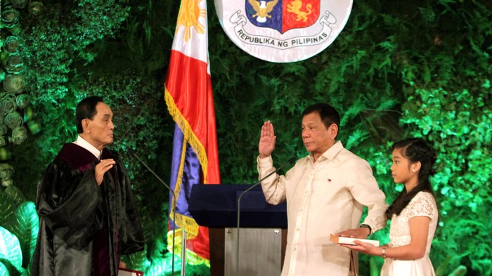 Rodrigo Duterte The Punisher Resmi Dilantik Jadi Presiden ke-16 Filipina