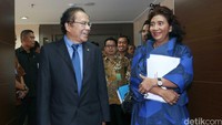 Jumpa pers dihadiri oleh Menteri Kelautan dan Perikanan Susi Pudjiastuti, Deputi DKI Oswar, dirjen dari kementerian Lingkungan Hidup dan dirjen dari Kelautan dan Perikanan serta perwakilan Kemenhub.