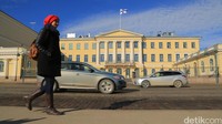 Kota Helsinki yang berada di Finland memiliki infrastruktur yang bersahabat bagi para pejalan kaki atau kendaraan umum. Ada banyak tempat yang mudah dijangkau dengan berjalan kaki, dan pemandangan Katedral yang ikonik (Tim Jazirah Islam/Trans7)
