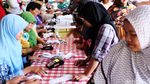 Warga Pasar Minggu Antre Daging Murah