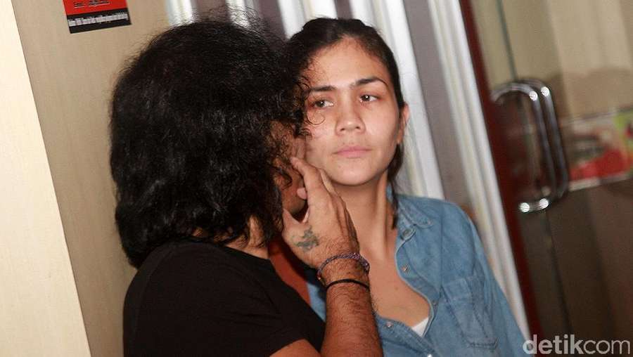 Kaka Bersama Istri di Perilisan Album Baru Slank