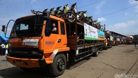 Sekitar 1.000 sepeda motor Honda milik pemudik telah diangkut menggunakan truk ekspedisi.