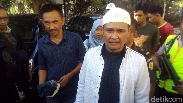 Daeng Aziz.