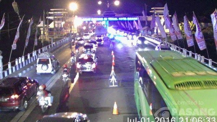 Jalur Mudik Brebes-Tegal Padat, Kendaraan Merayap