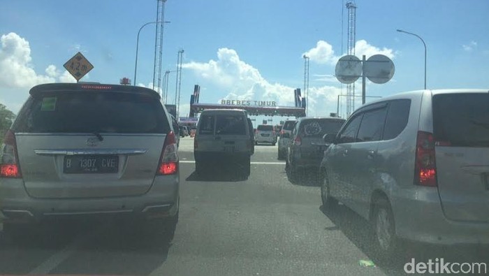 Pemudik Padati Brexit, Kemacetan Mengular 6 Km