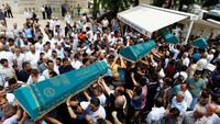 Korban tewas dalam teror bom di bandara Ataturk, Istanbul, Turki bertambah menjadi 44 orang. Salah satu korban tewas ialah bocah Palestina berusia 3 tahun yang meninggal dunia, akibat luka-luka yang dideritanya. REUTERS/Osman Orsal.