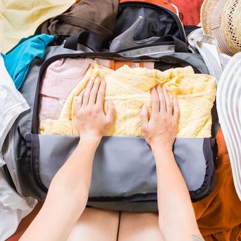 Cara packing koper untuk mudik.