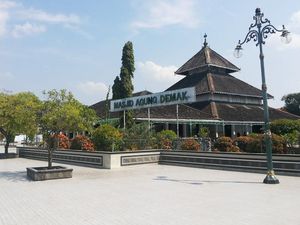 4 Jalur Masuknya Islam ke Indonesia, Tak Hanya Lewat Dagang