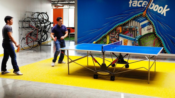 Diakses 2 Miliar Orang/Bulan, Facebook Untung Rp 40 T Dalam 3 Bulan