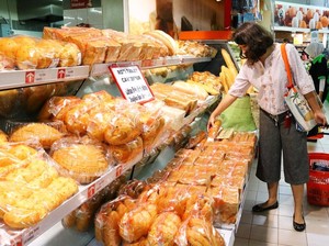 Carrefour Lebak Bulus Gelar Live Bake Croissant Bersama Franck Heuze