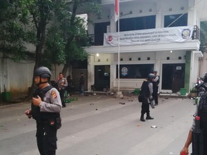 Rusuh di Alun-alun Bandung, Begini Suasana Mencekam di Sekitar Markas Satpol