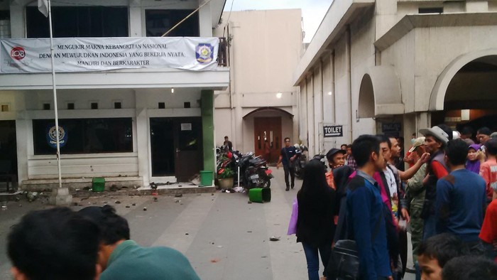 Ini Pemicu Perusakan Markas Satpol PP Versi PKL