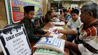 Zakat fitrah merupakan kewajiban setiap muslim yang harus dibayarkan sebelum pelaksanaan salat Idul Fitri.