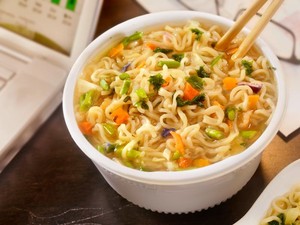 Jangan Lupa Bawa Termos Air Panas untuk Seduh Makanan dan Minuman Ini