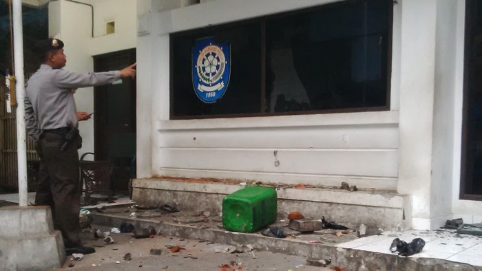 Ridwan Kamil Sesalkan PKL Serang Markas Satpol PP