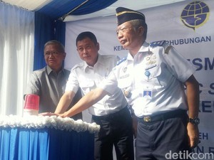 Jonan Resmikan VTS Distrik Navigasi Kelas I Makassar