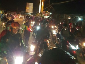 Pemudik Sepeda Motor Mulai Padati Karawang, Polisi Lakukan Buka Tutup Jalan
