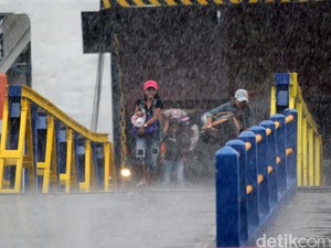 Cuaca Selat Bali Tak Menentu, Pemudik Disarankan Berangkat Pagi dan Siang Hari