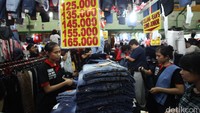 Menjelang Idul Fitri 1437, transaksi penjualan di sejumlah pusat perbelanjaan mengalami peningkatan dua kali lipat.