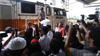 Biaya dari penyelenggaraan mudik bersama PDI Perjuangan ini adalah sepenuhnya dari dana gotong royong. Mereka kader PDI Perjuangan yang duduk di DPR, DPRD, hingga kepala daerah semua ikut terlibat berpartisipasi dalam penyelenggaraan ini.