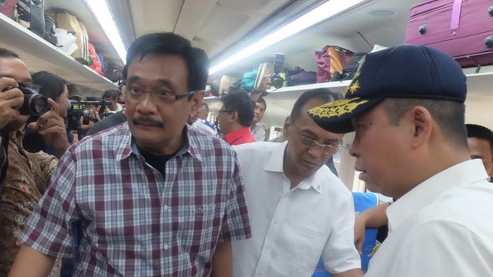 Menhub Lepas Pemudik Gratis dengan Kereta Api Baru yang Disewa PDIP