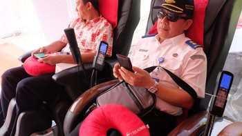 Di sini, para pemudik pastinya bisa melepas lelah. Apalagi sembari dipijat dengan kursi pijat ini. Foto: Telkomsel