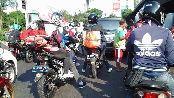 Pemudik Sepeda Motor Mulai Padati Ruas Jalan Dalam Kota