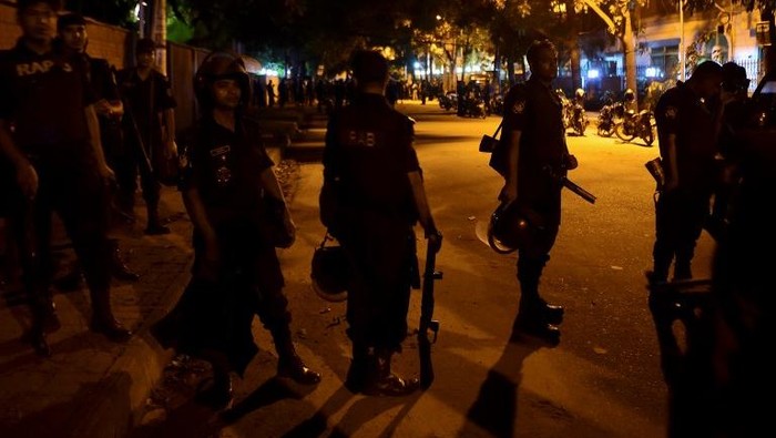 Baku Tembak di Dhaka, Puluhan Orang Masih Disandera Kelompok Bersenjata