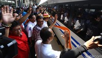 Dalam pelepasan mudik hadir Wakil Gubernur DKI Jakarta Djarot Saiful Hidayat, bersama Menteri Perhubungan Ignasius Jonan, Sekjen DPP PDI Perjuangan, Hasto Kristiyanto, Wakil Sekjen DPP PDIP Bidang Kerakyatan yang juga penanggungjawab penyelenggaraan mudik bersama, Eriko Sotarduga, dan anggota Komisi V DPR Nusyirwan Sujono.