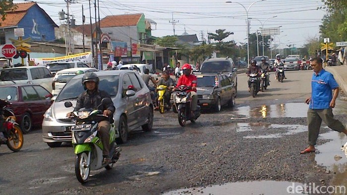 Pemudik Motor Hati-hati Jika Lewat Jalan Kaligawe Semarang