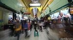 Pusat Perbelanjaan di Kawasan Blok M Dipadati Pengunjung