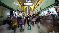 Kondisi mal ini berbeda jika dibanding dulu. Atau sebelum tahun 2017. Saat itu, Mal Blok M masih jaya-jayanya.Baca artikel detikfinance, Pedagang Kenang Masa Jaya Mal Blok M: Mau Jalan Aja Sulit, Dempet-dempetan!. Grandyos Zafna/detikcom
